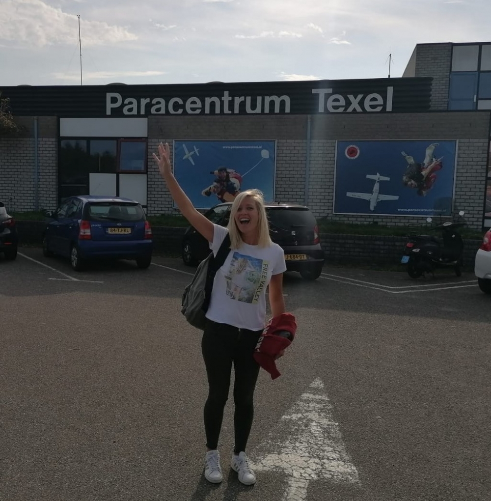 Marieke voor haar sprong Skydive